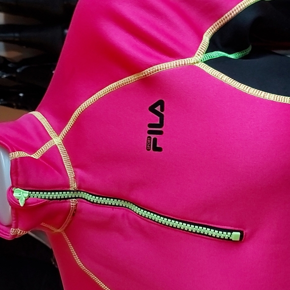 Fila Long Sleeve Active Wear Top in Excellent Condition. Colours are Vibrant! - Picture 2 of 7